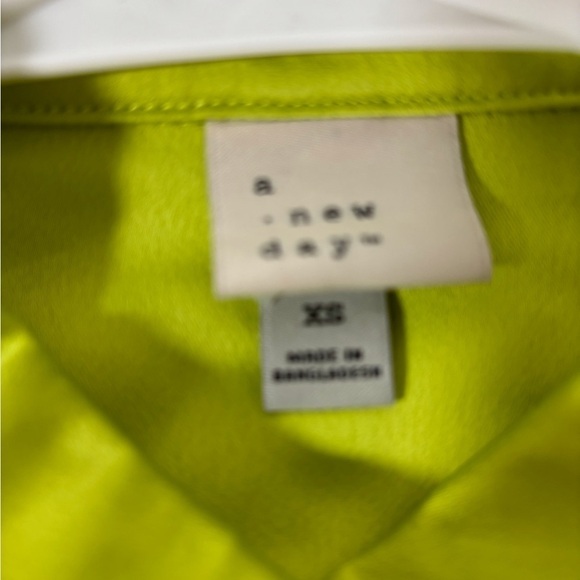 A New Day Dressy Satin Blouse in Lime Green XS - Picture 5 of 5